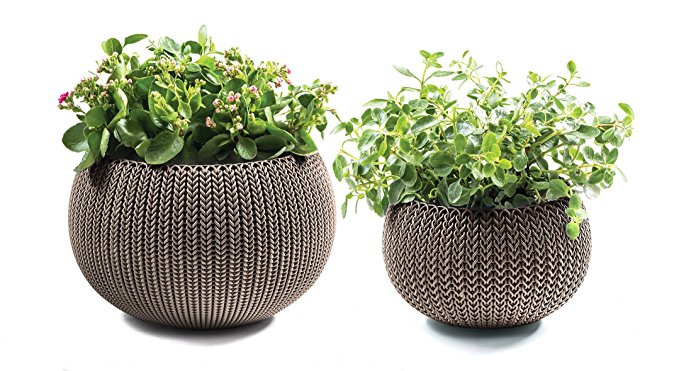 Keter Cozies Plastic Planters Set of 2, Knit Texture, Small & Medium Pots with Removable Liners, Harvest Brown